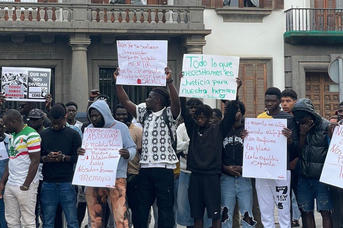 Africanos en Canarias llaman a «canalizar la rabia» tras la muerte de un gambiano abatido tras intentar acυchiIIar a un taxista: «Esta tierra es nuestra, es nuestro continente»