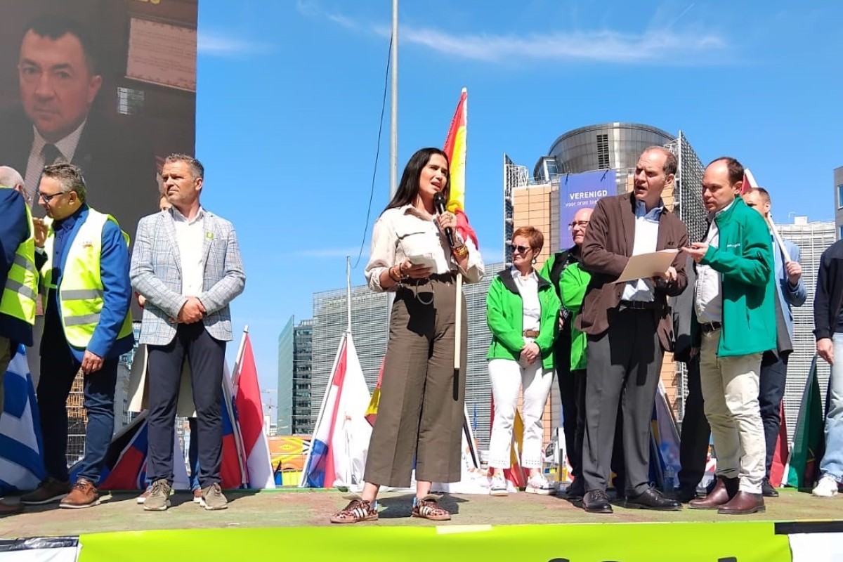 Patriotas por Europa se moviliza en Bruselas junto a los agricultores y censura la «traición» de populares y socialistas al campo