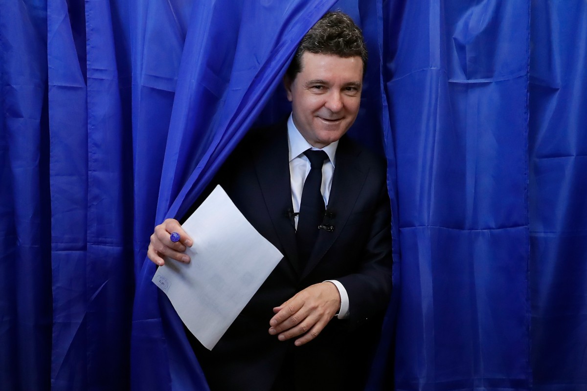 Debacle del candidato de Feijoo entre el pueblo rumano que vive en España: el patriota y soberanista Simion vuelve a vencer de manera arrolladora