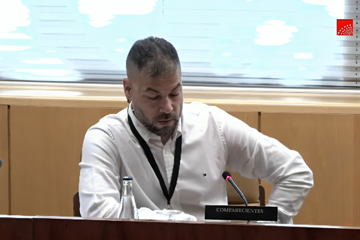 El PP de Madrid se alía a la izquierda y boicotea en la Asamblea la intervención de una víctima de denuncias falsas invitada por VOX