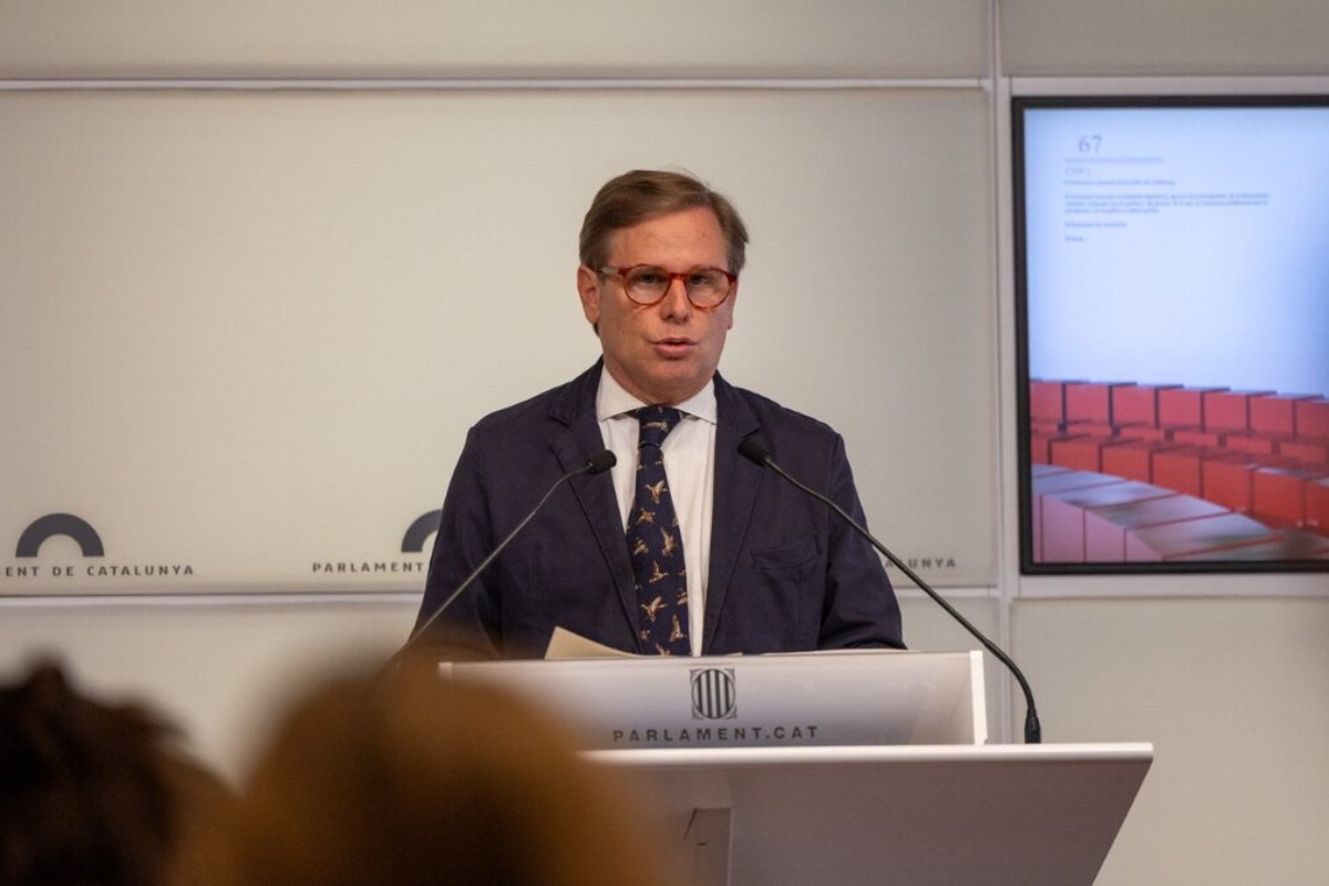 VOX denuncia el pacto de Illa para imponer el catalán: «Es totalitario, invasivo y liberticida. El Partido Socialista es un partido separatista más»