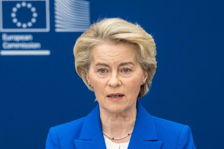 Bruselas señala que no busca un «cambio de régimen» en Irán pese a los ayatolás y las revelaciones sobre su plan nuclear