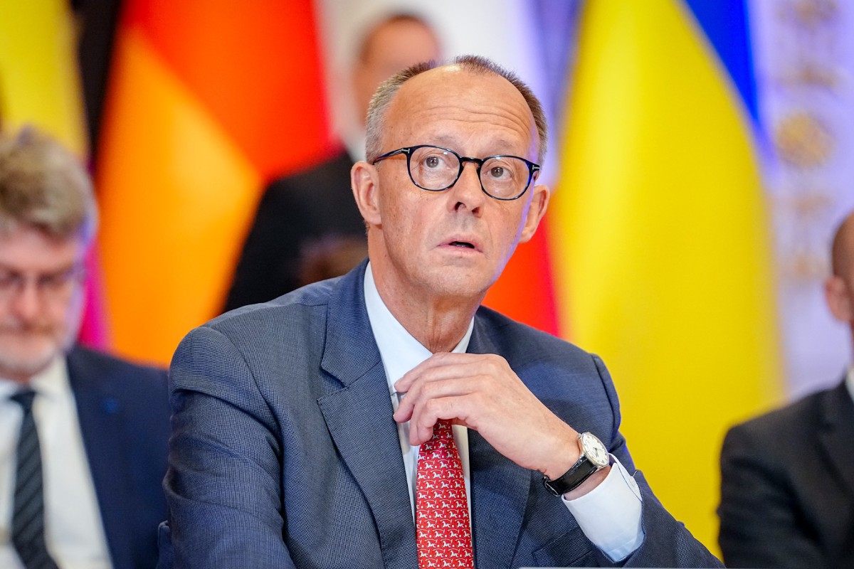 Merz critica la «inmigración descontrolada» para tratar de contrastar el auge de AfD en los sondeos