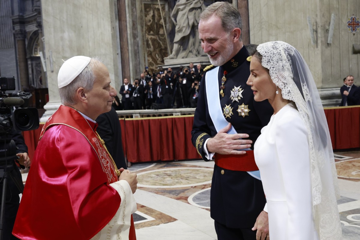 Los Reyes felicitan al Papa León XIV y le expresan su deseo de verle pronto en España