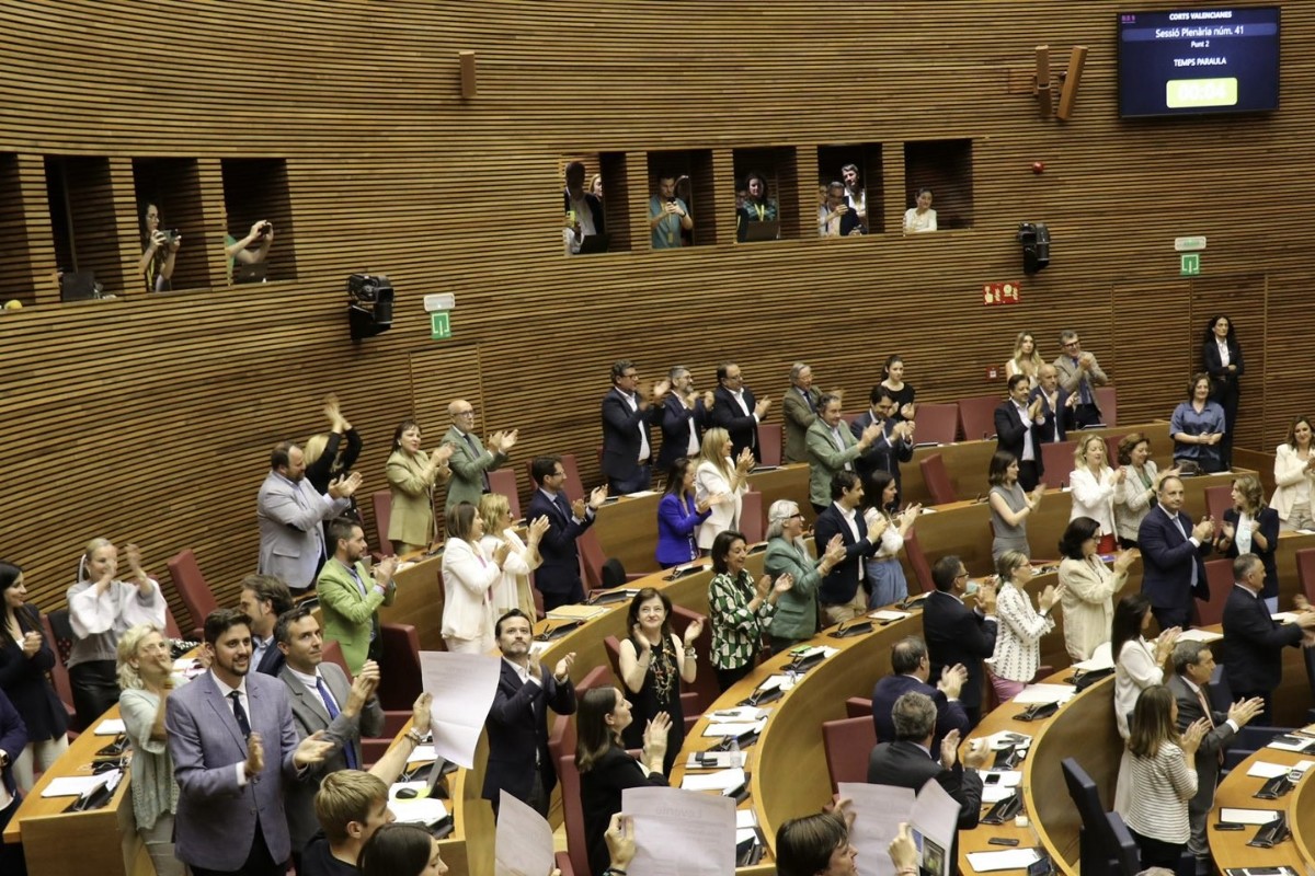 Las Cortes valencianas aprueban con los votos de VOX unos presupuestos centrados en la «reconstrucción» tras la riada y el combate de la inmigración ilegal