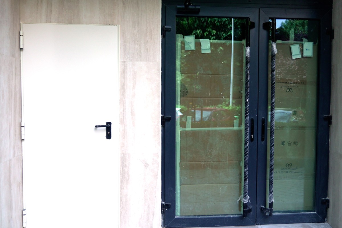 Los vecinos del Parque de las Avenidas (Madrid), en pie de guerra contra la apertura de un centro de inmigrantes encubierto dentro de un bloque residencial