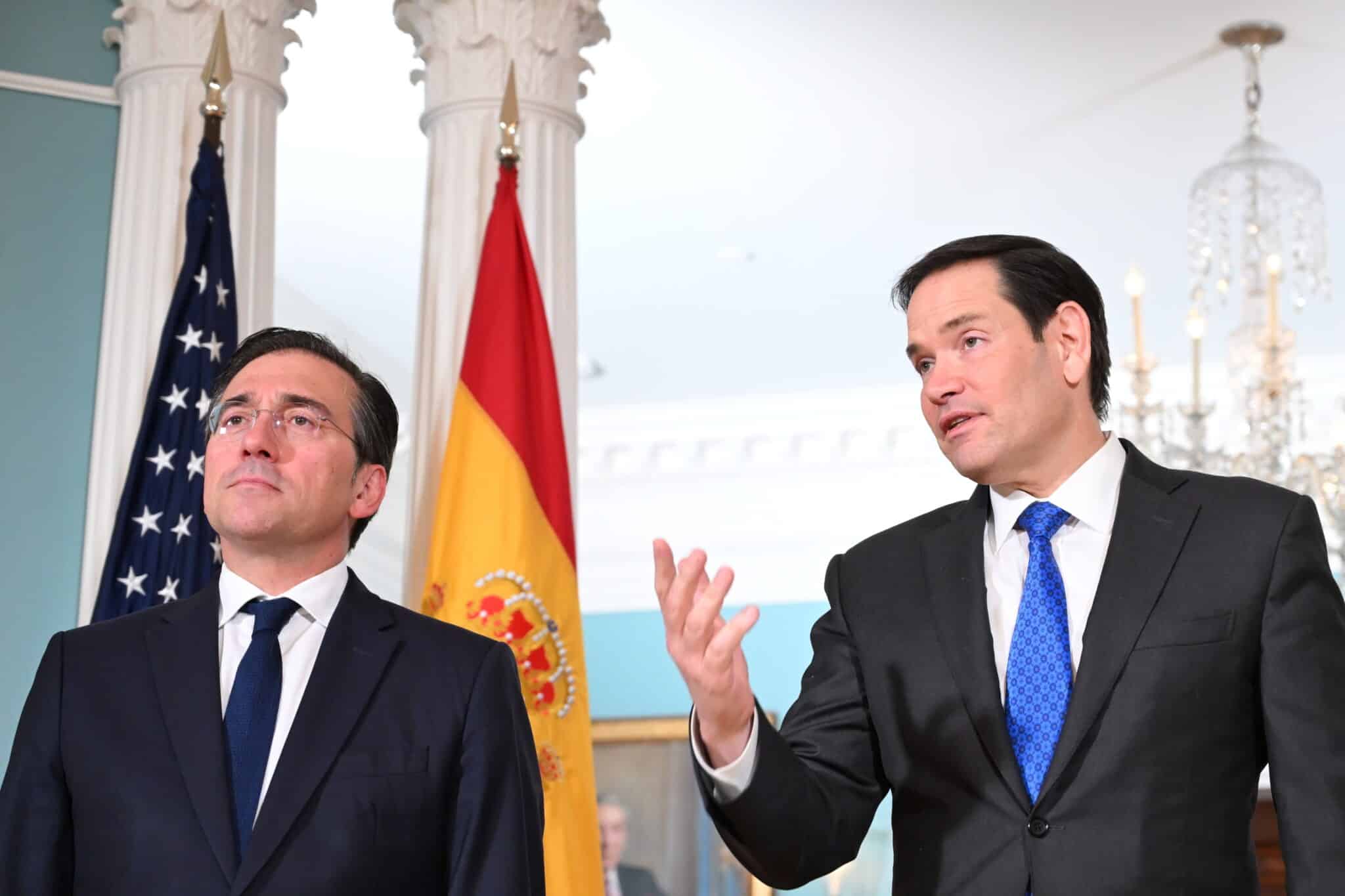 La embajada española en Washington recibe varios paquetes con excrementos tras la reunión de Albares con Rubio