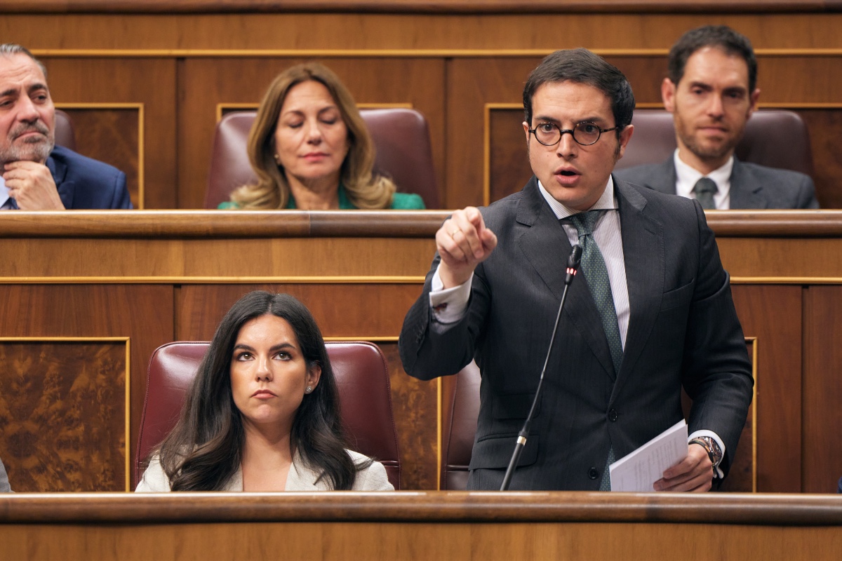 VOX denuncia que Hacienda retiene el 50% del sueldo de los españoles mientras el Gobierno se «apropia» del dinero público