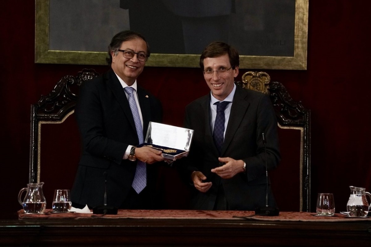 VOX exigirá a Almeida (PP) la retirada de la «llave de oro» de Madrid entregada a Gustavo Petro: «Es un insulto a los madrileños»