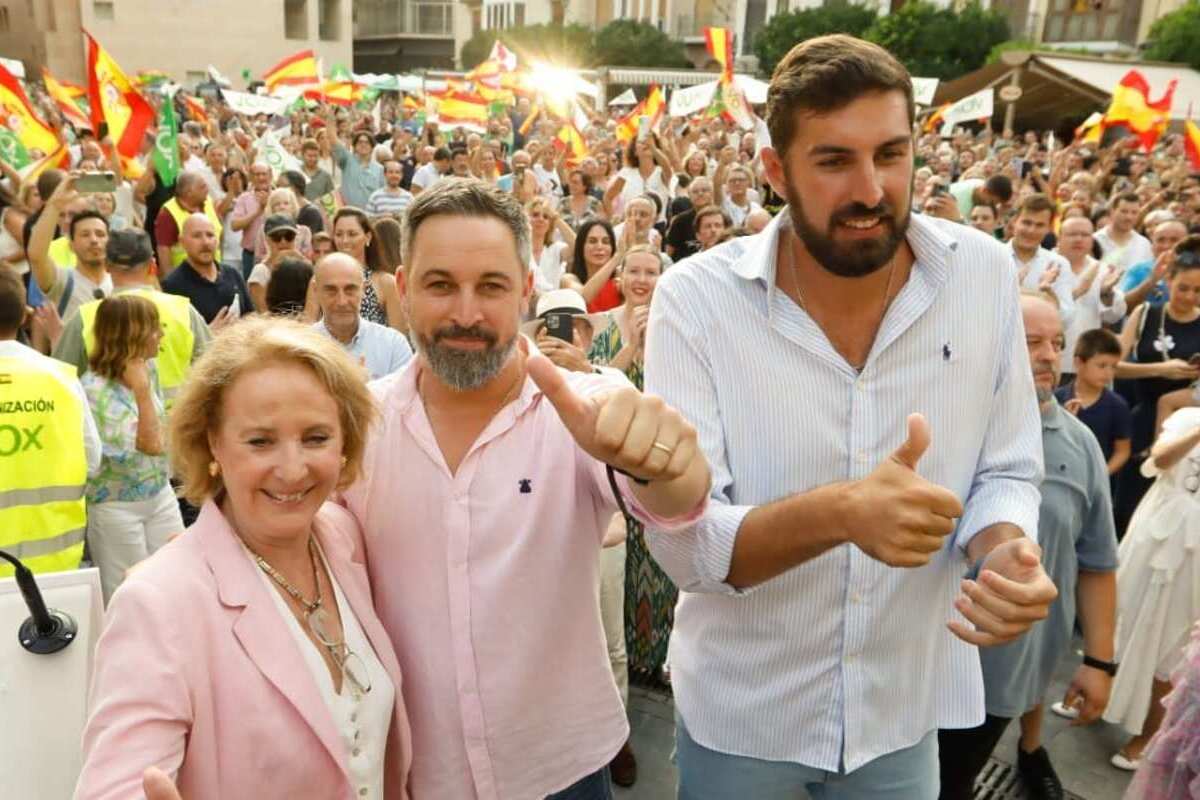 La Asamblea de Murcia aprueba la moción de VOX para suprimir la financiación pública a los sindicatos y patronal