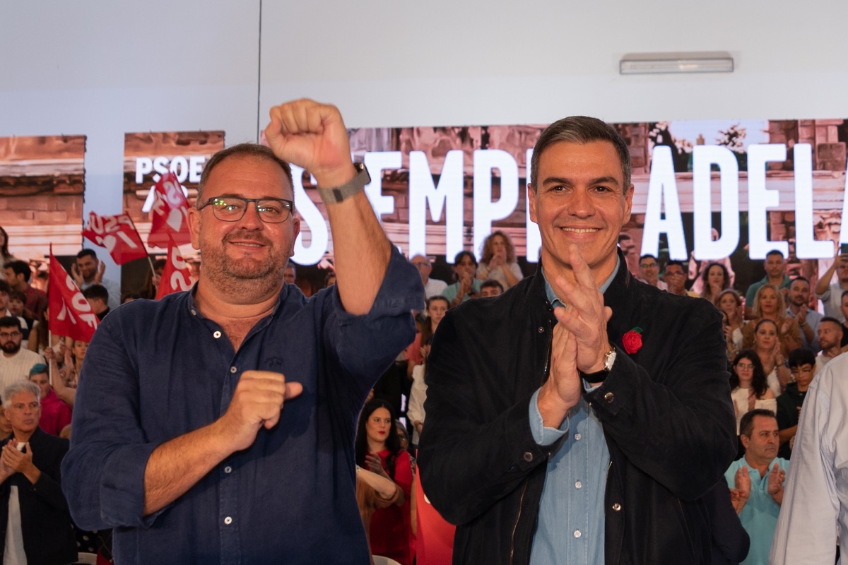 El alcalde socialista de Mérida pide a Sánchez un congreso extraordinario y le sugiere que no se presente como candidato