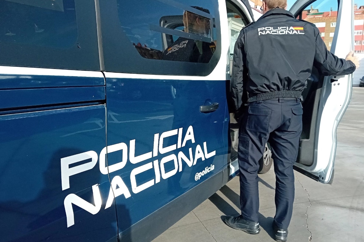 La Policía Nacional desarticula una red criminal dedicada al tráfico de inmigrantes ilegales y drogas en el Estrecho de Gibraltar