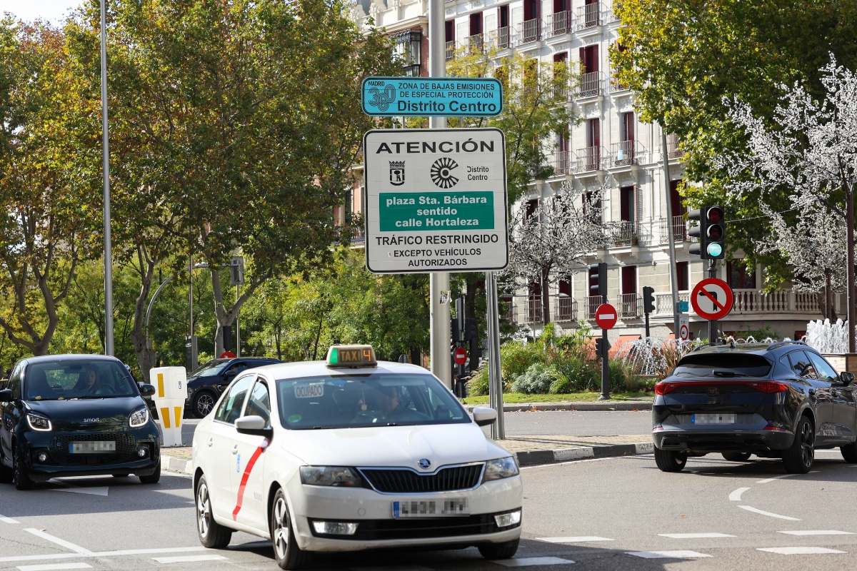 Golpe a las Zonas de Bajas Emisiones | Denuncian que se ha impedido circular a miles de conductores con vehículos «aptos»: «Se ha aplicado la norma de forma injusta durante años»