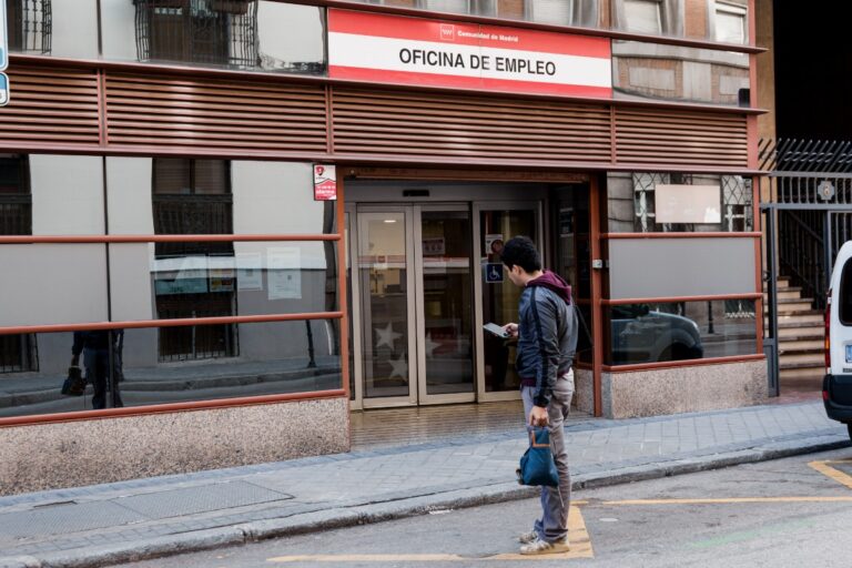 El paro registrado en España subió en julio y vuelve a superar los 2,3 millones