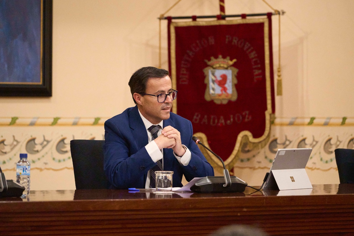 La juez Biedma detecta fraude de ley en el aforamiento exprés de Gallardo y remite el caso al TSJ de Extremadura