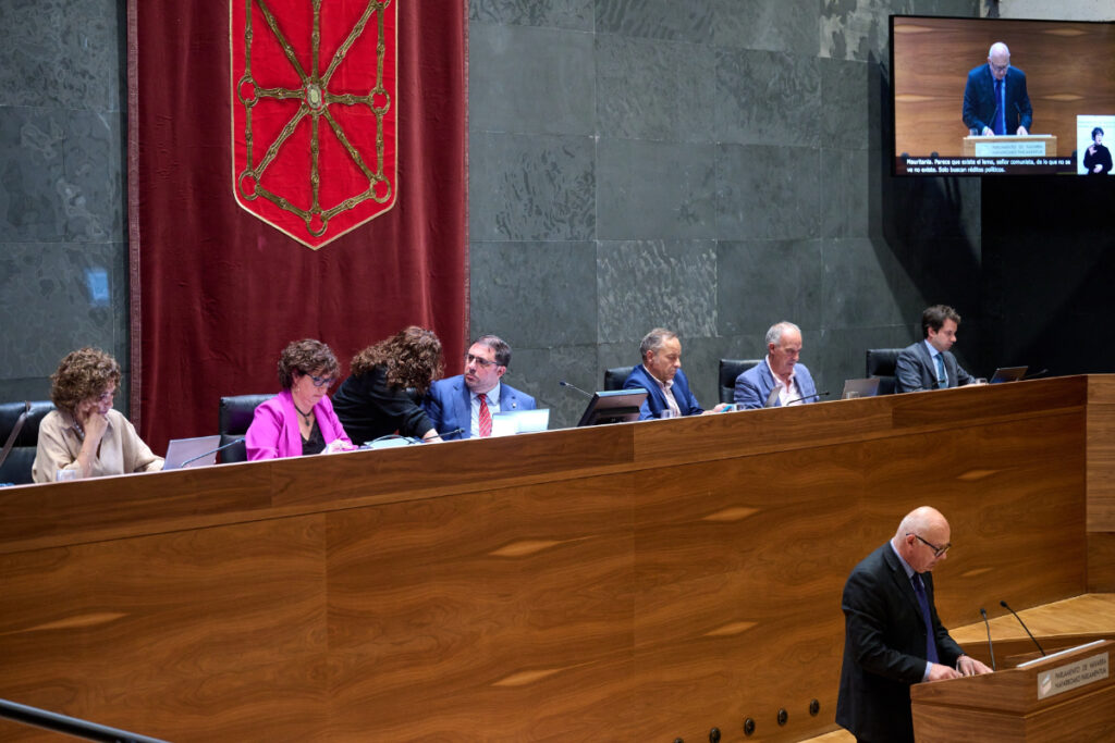 Los votos en contra fueron de EH Bildu y Geroa Bai, mientras que PSN y Contigo-Zurekin se ha abstuvieron. Sólo VOX, UPN y PP han votado a favor.