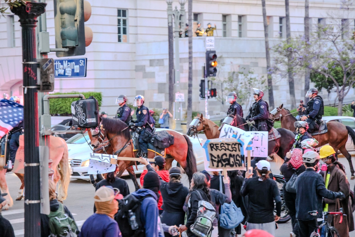 Estados Unidos anuncia el despliegue de 700 marines en Los Ángeles mientras las protestas se extienden por el país