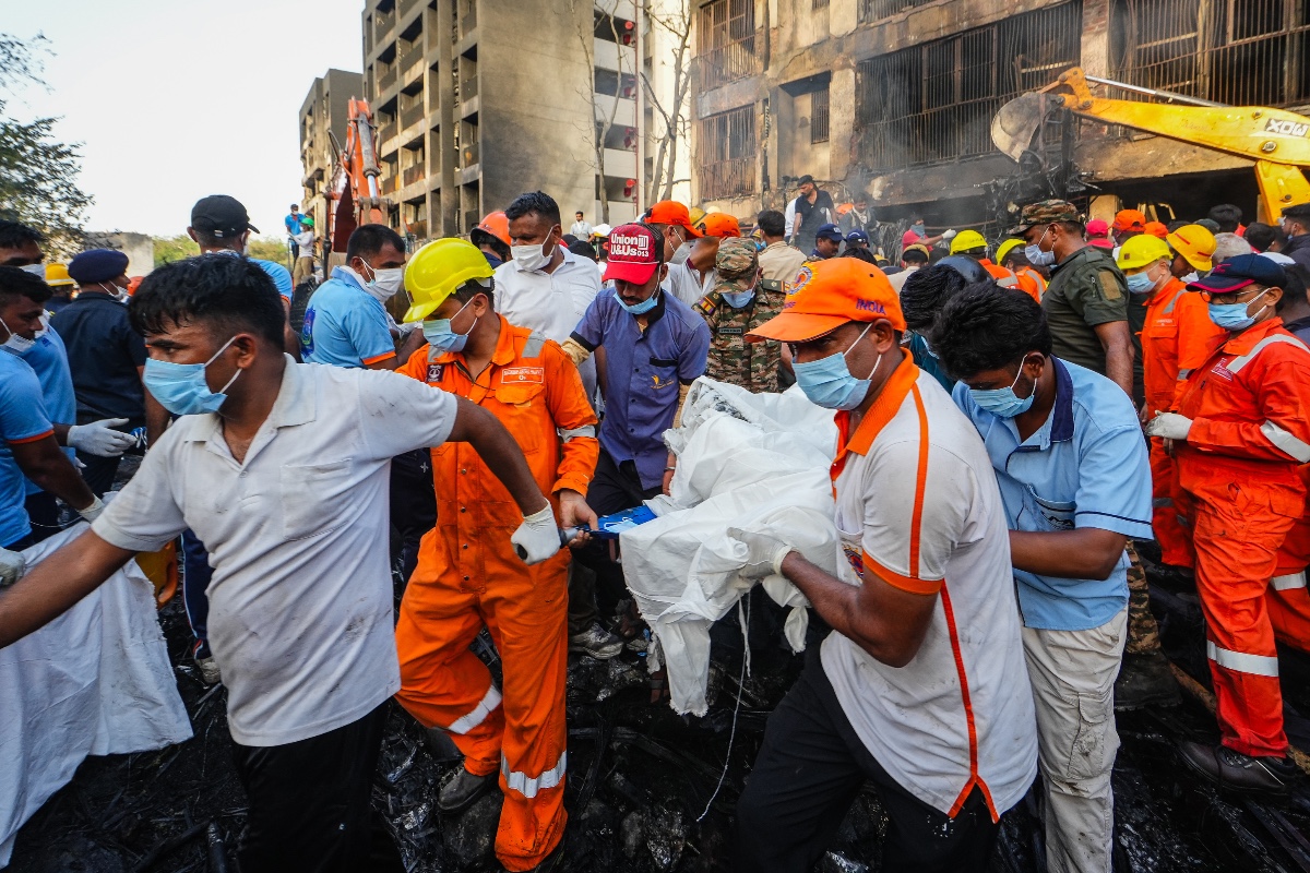 India sube a 274 los muertos en el siniestro de Air India tras confirmar 33 más por el impacto en tierra