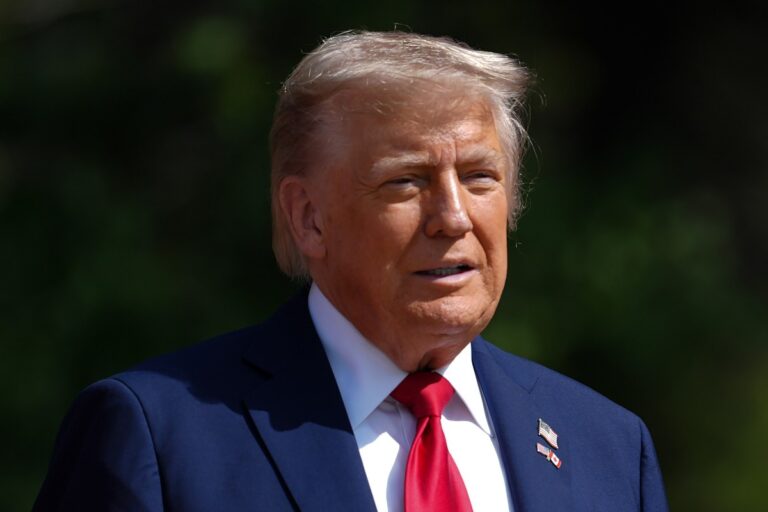 Trump afirma que Irán le ha pedido reunirse en EEUU para negociar el acuerdo nuclear: «No es demasiado tarde»