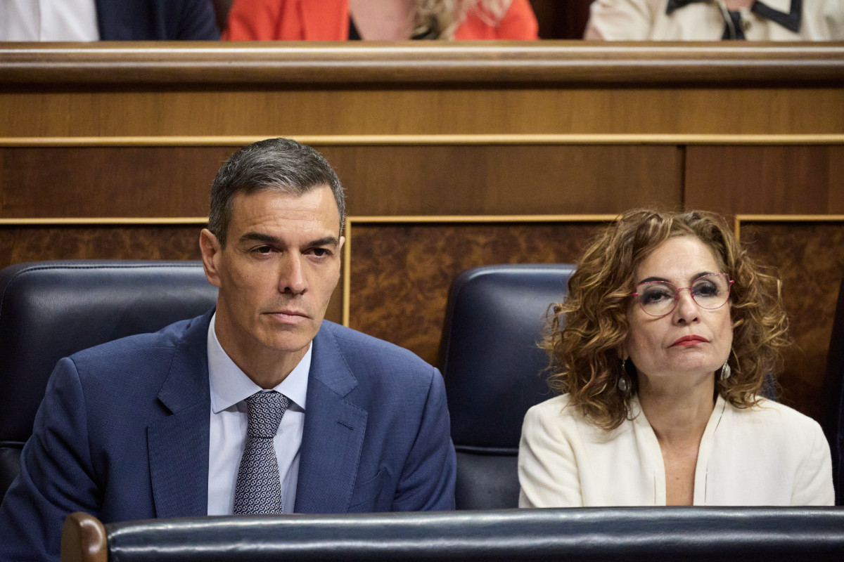 Anticorrupción investigará una denuncia contra un ex alto cargo de la ministra Montero por una mordida de 100.000 euros
