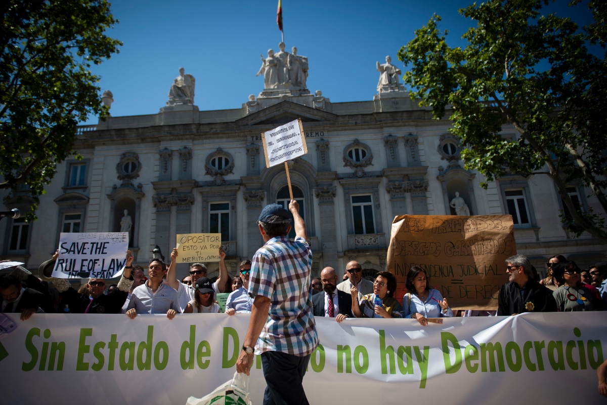 Jueces y fiscales se movilizan en Madrid contra la ‘Ley Bolaños’: «Exigimos que el poder político saque sus manos del Poder Judicial»