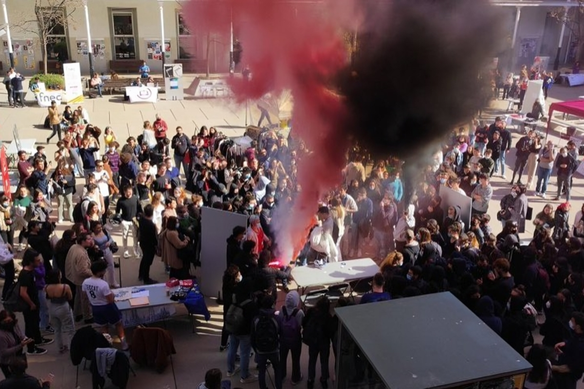 Condenados a dos años de prisión los cuatro separatistas que agredieron a miembros de S’ha Acabat en la Feria de Asociaciones de la UPF