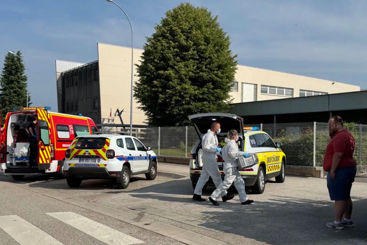 La Policía de Francia detiene a un estudiante tras apuñalar mortalmente a una supervisora en un colegio de Haute-Marne