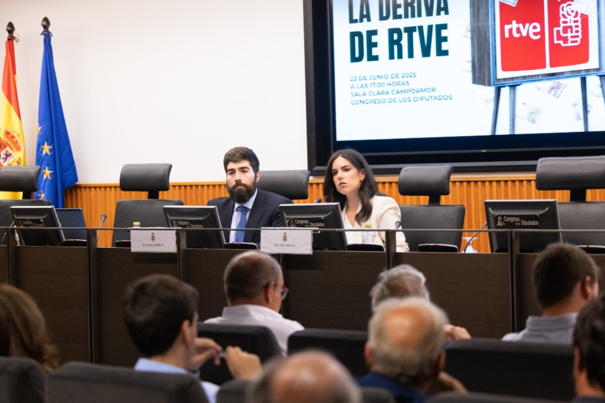 VOX denuncia en un acto en el Congreso el «despilfarro» de las televisiones autonómicas y la deriva de RTVE como «instrumento al servicio del PSOE»