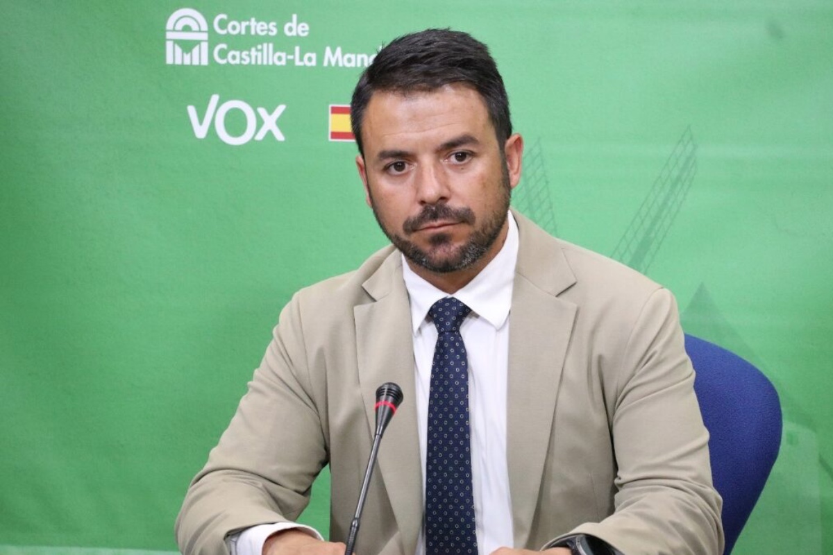 VOX insta a Page a apoyar una moción de censura contra Sánchez o «será cómplice por omisión»