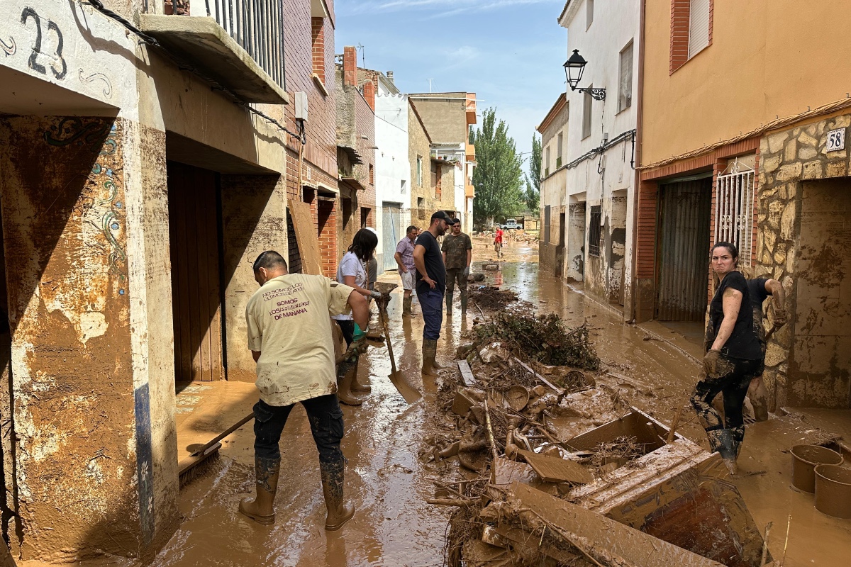 Revuelta se moviliza a Letux (Zaragoza) tras las intensas riadas de lodo: «¡La patria siempre responde!»