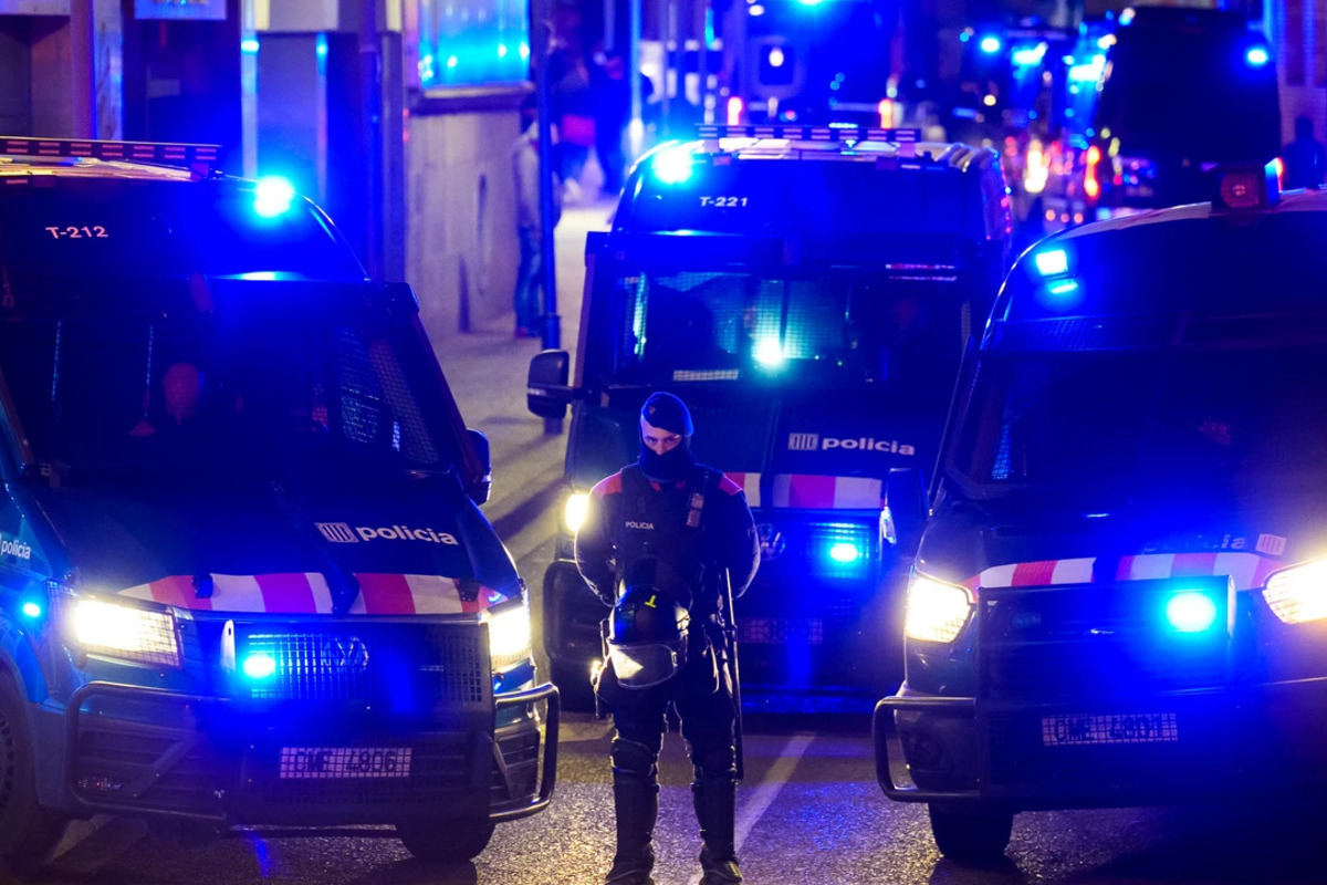 Un grupo de inmigrantes liderados por un subsahariano acceden por la fuerza en una comisaría de Mataró para liberar a detenidos por incidentes con armas blancas