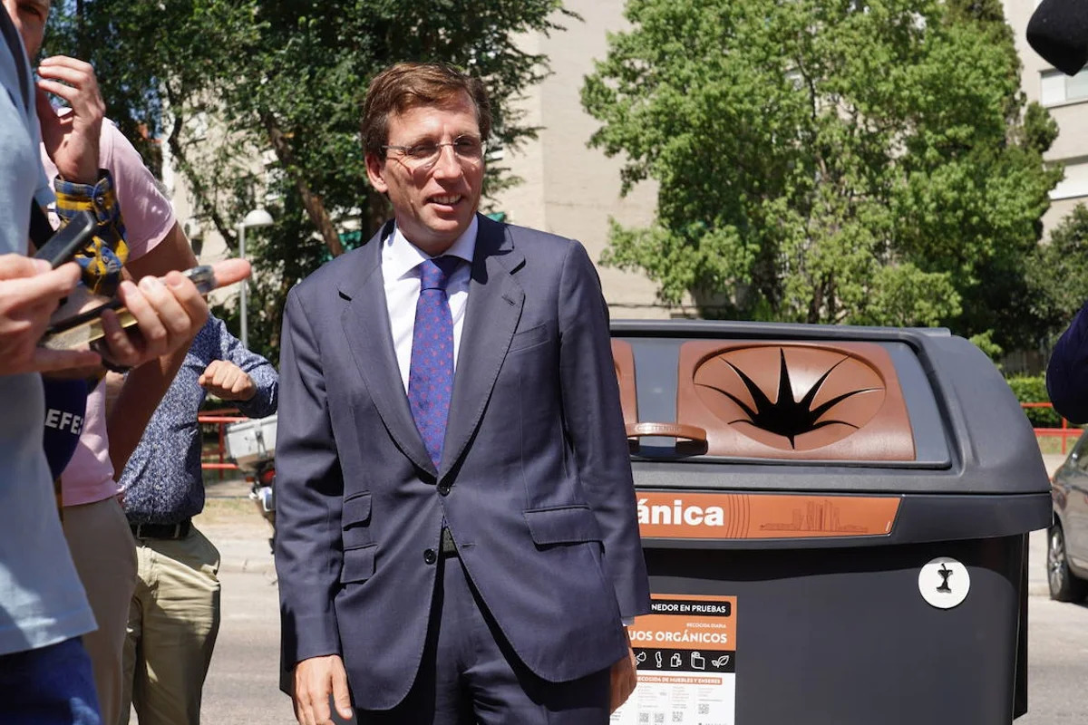 El Ayuntamiento de Madrid (PP) envía «agentes ambientales» a revisar si se recicla «bien» y amenaza con multas a las comunidades de vecinos