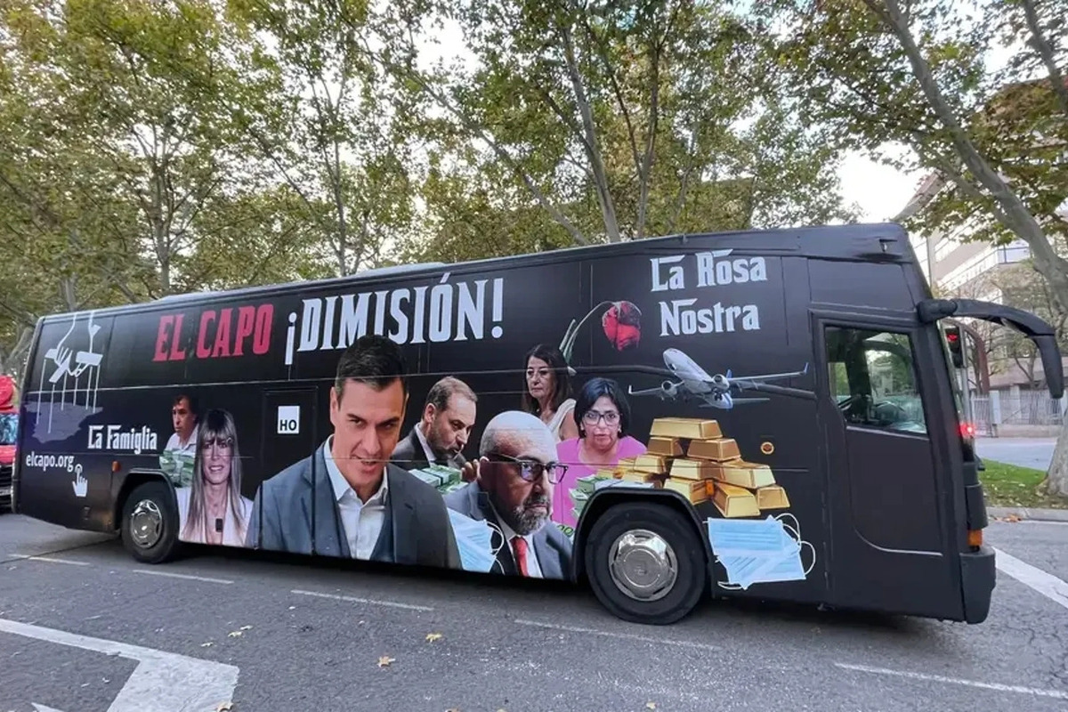 La Fiscalía archiva su investigación contra el «Capobus» que denuncia la corrupción del Gobierno al no ver odio contra Pedro Sánchez