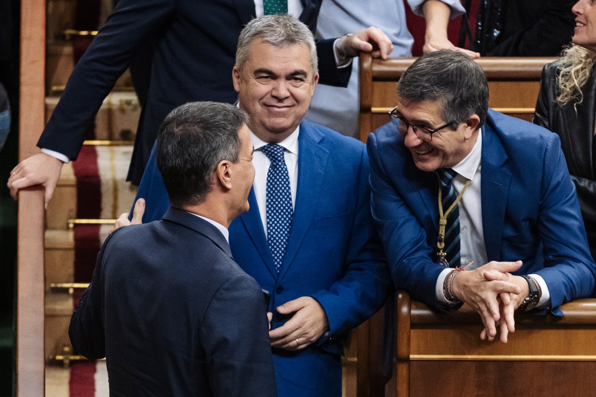Santos Cerdán no entrega su acta en el Congreso para evitar registros y su posible detención: «Puede destruir pruebas»