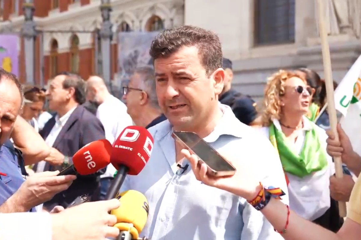 VOX apoya a los agricultores de cereal en su protesta en Madrid contra el Gobierno y denuncia las políticas «ecofanáticas» de PP y PSOE que les arruinan