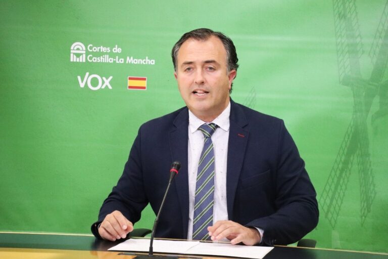 VOX denuncia el «colapso multidisciplinar» en Castilla-La Mancha: «A Page se le ha escapado la región de las manos»