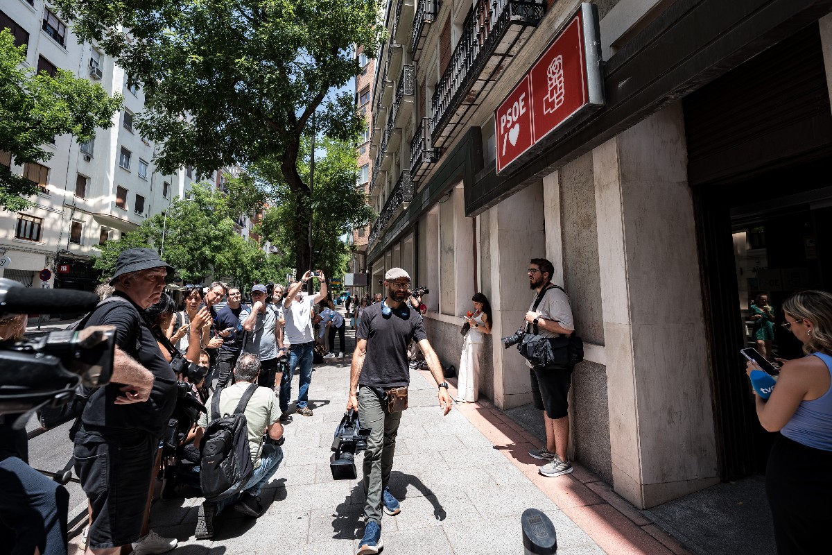 La UCO entra en la sede de Ferraz, Adif y Transportes en busca de pruebas y documentación sobre la trama de corrupción del PSOE