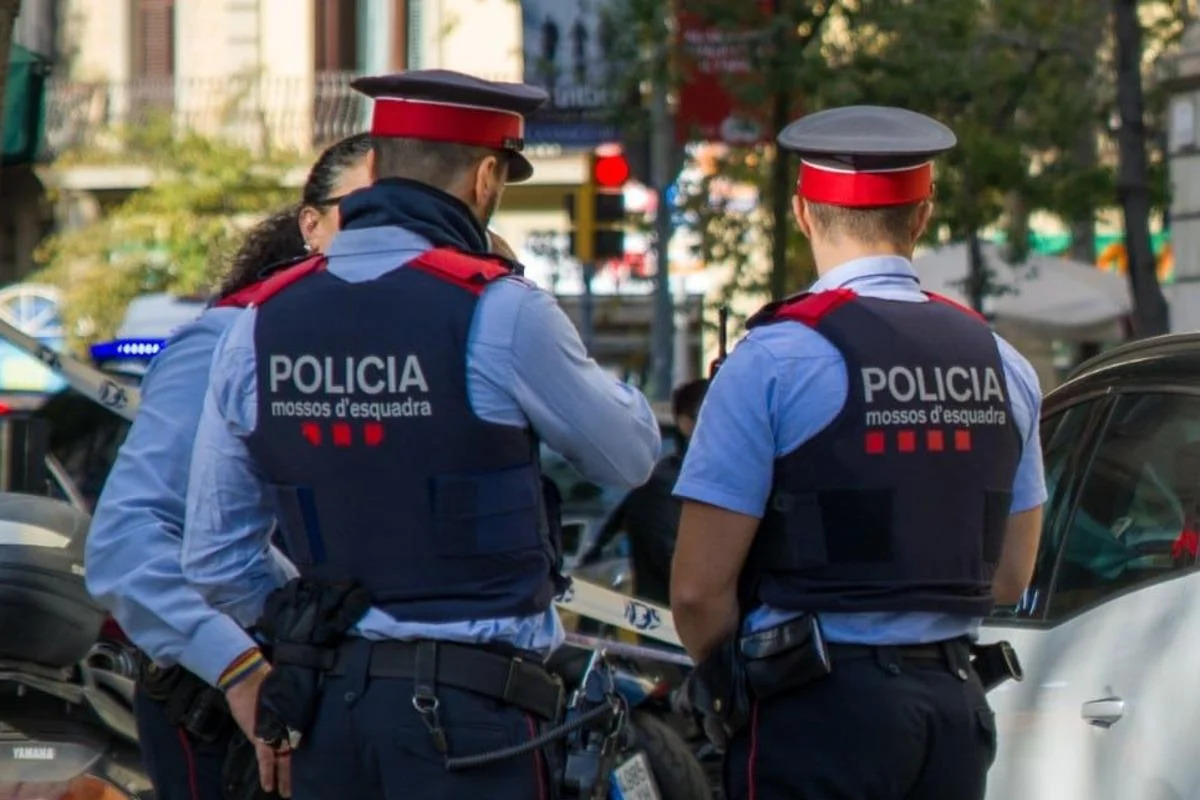 Los Mossos decomisan una media de mil armas blancas al mes en Cataluña