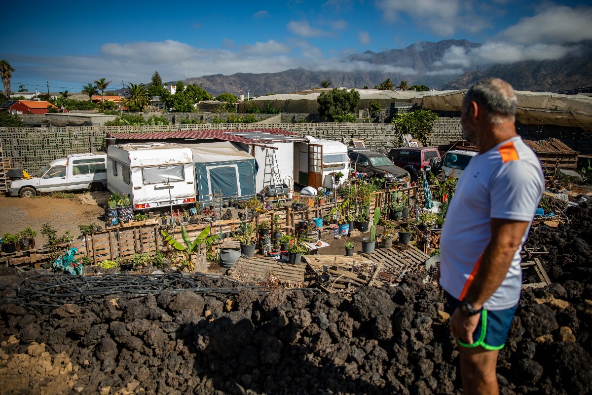 Más de un centenar de familias de La Palma viven en casas prefabricadas casi cuatro años después de la erupción del volcán: «El Gobierno nos abandonó»