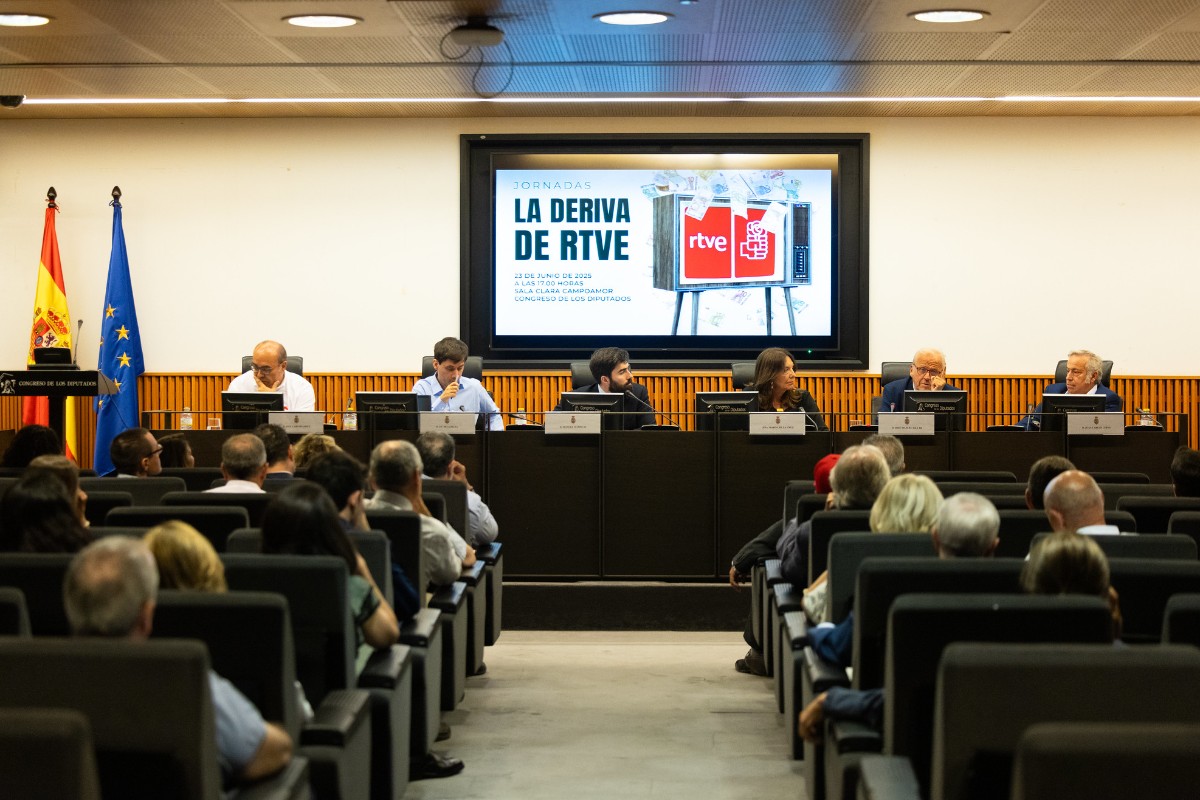 El despilfarro de RTVE y las televisiones autonómicas de PSOE y PP: reciben más de 2.000 millones anuales, más del doble de lo que se destinó en seis años a investigar el cáncer