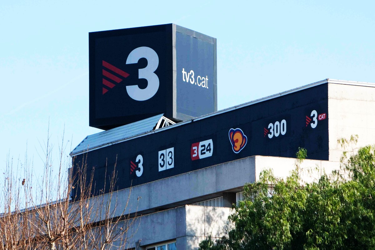 TV3 presenta como «víctimas» a unos inmigrantes ilegales marroquíes que okuparon una vivienda