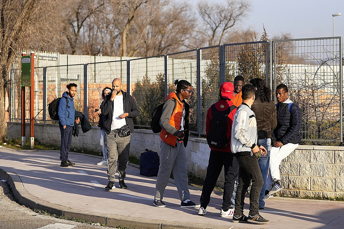 El Gobierno destina más de 18 millones para suministrar comida a los inmigrantes ilegales del centro de Alcalá: cuatro veces más que el gasto en las residencias