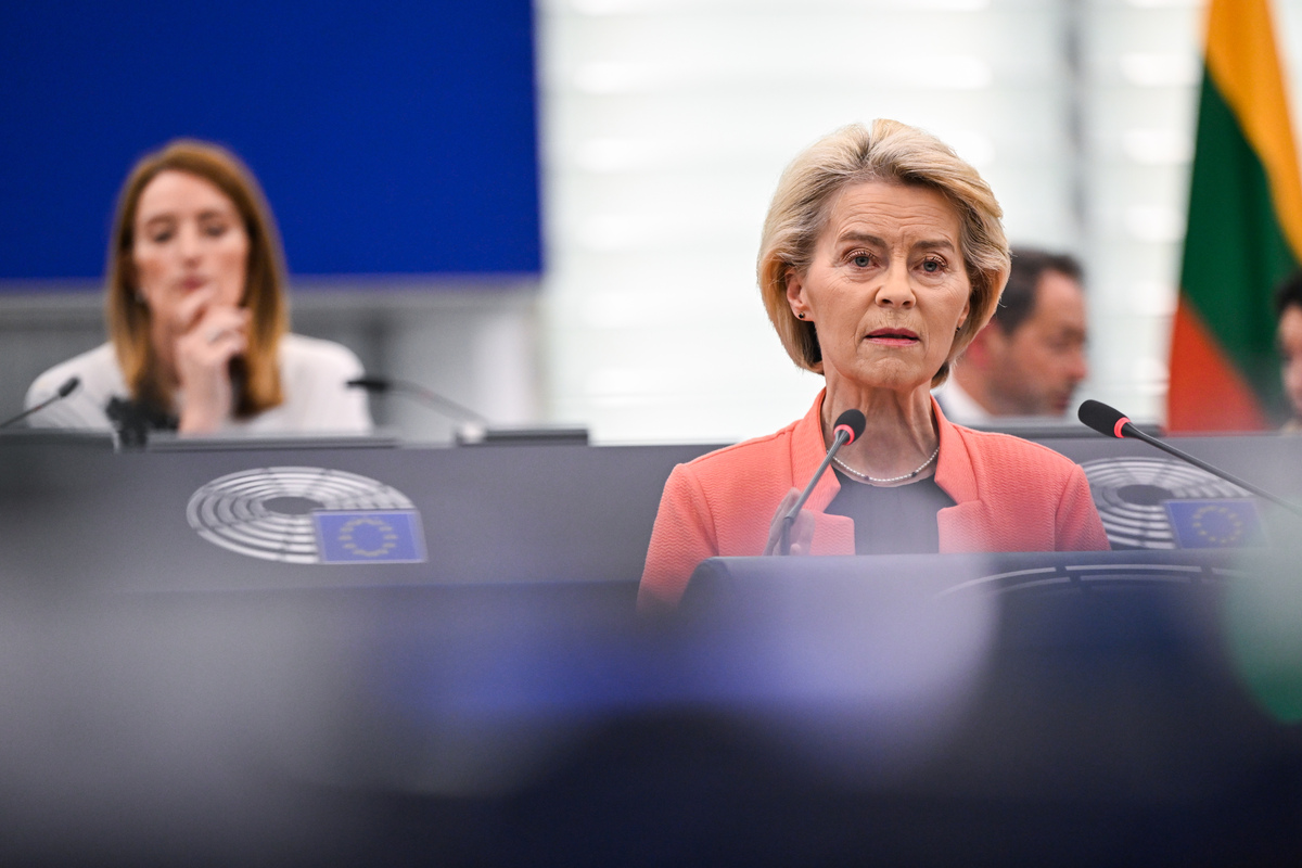 Von der Leyen, acorralada en el Europarlamento: el PPE acusa a la oposición de ser «agentes de Putin» para evitar su moción de censura