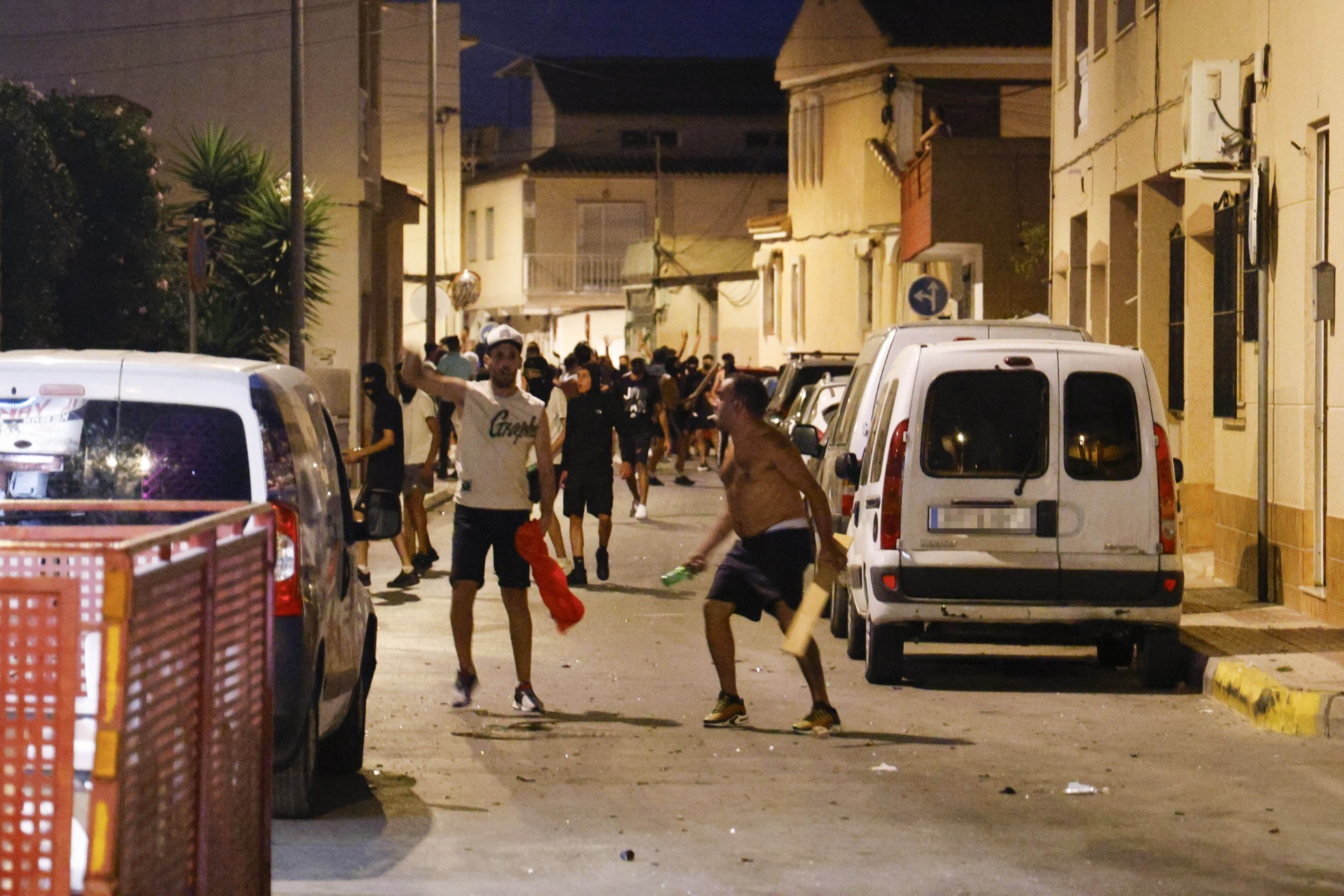 Torre Pacheco (Murcia) se enfrenta a la cuarta noche de disturbios causada por marroquíes armados con bates, palos y cadenas