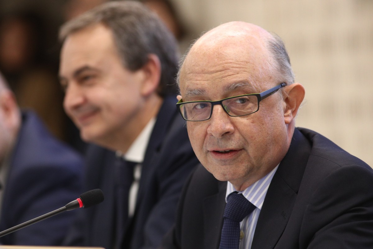 El Gobierno de Sánchez subvencionó con 12.000 euros en plena investigación judicial a la consultora que fundó el exministro del PP Montoro