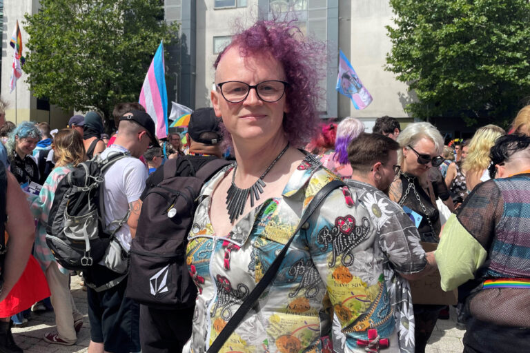 Delirio en Reino Unido: un tribunal obliga a una mujer a pagar la «vaginoplastia» de su exmarido trans