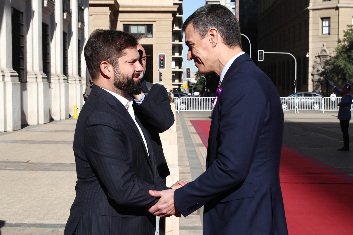 Sánchez redobla su apuesta por el bloque bolivariano con un viaje a Chile en el que se verá con Boric, Lula y Petro