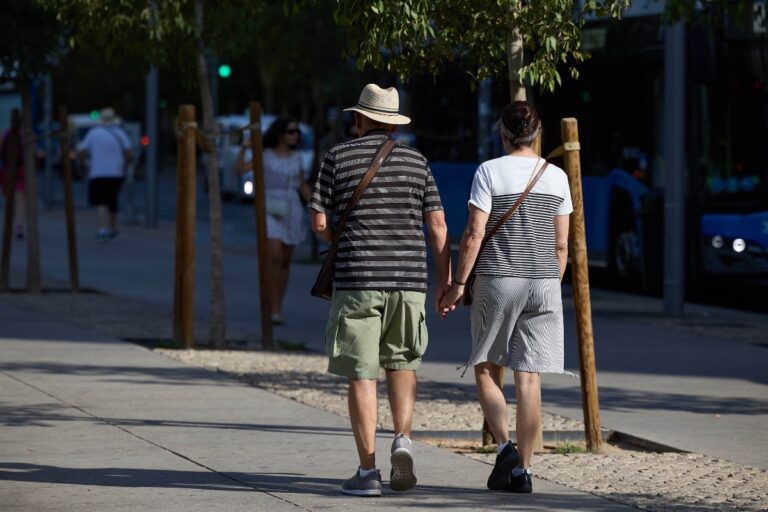 Las pensiones ya equivalen al 88% del salario medio  de los trabajadores mientras crece la dependencia del dinero público