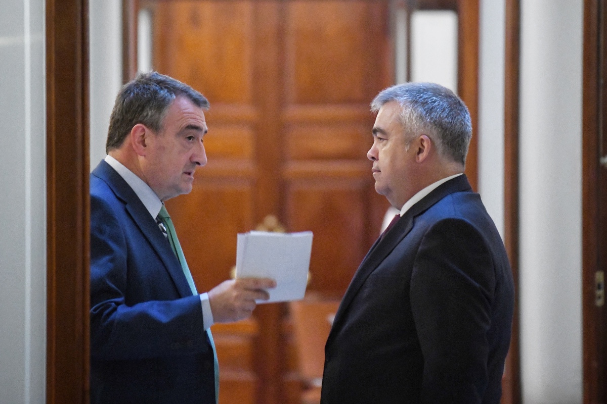 Santos Cerdán y su colaborador Antxon Alonso recibieron fondos de una empresa vinculada al histórico tesorero del PNV