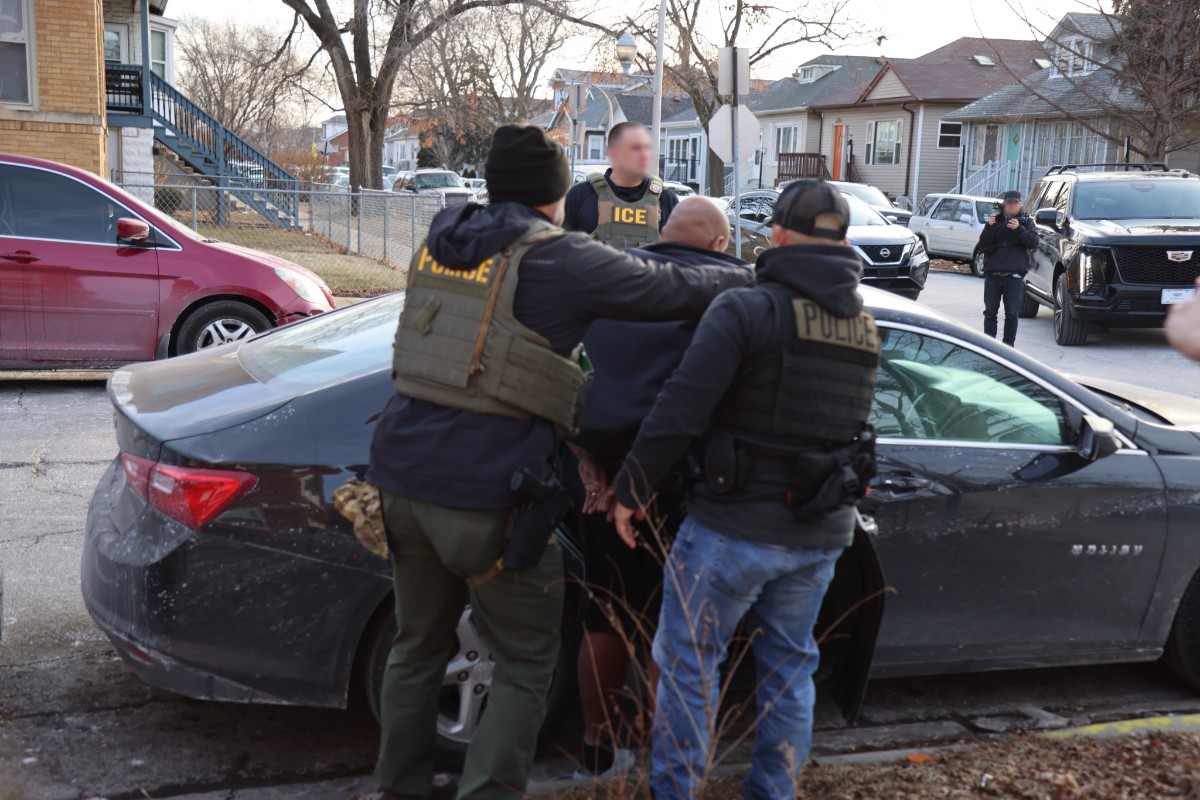 Al menos una decena de detenidos tras un ataque armado contra agentes de inmigración en el estado de Texas